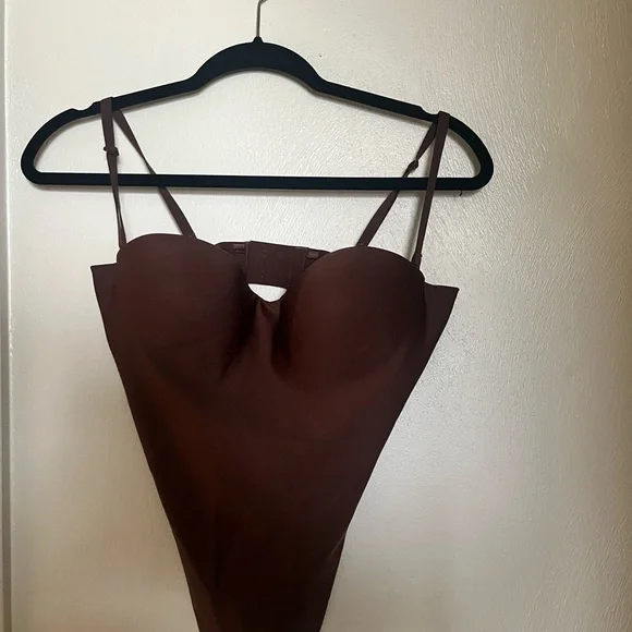 SKIMS Cocoa Push-up Thong Bodysuit - Picture 4 of 7